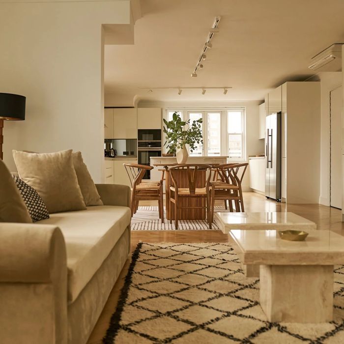 Penthouse with wrap-around terraces in Little Venice