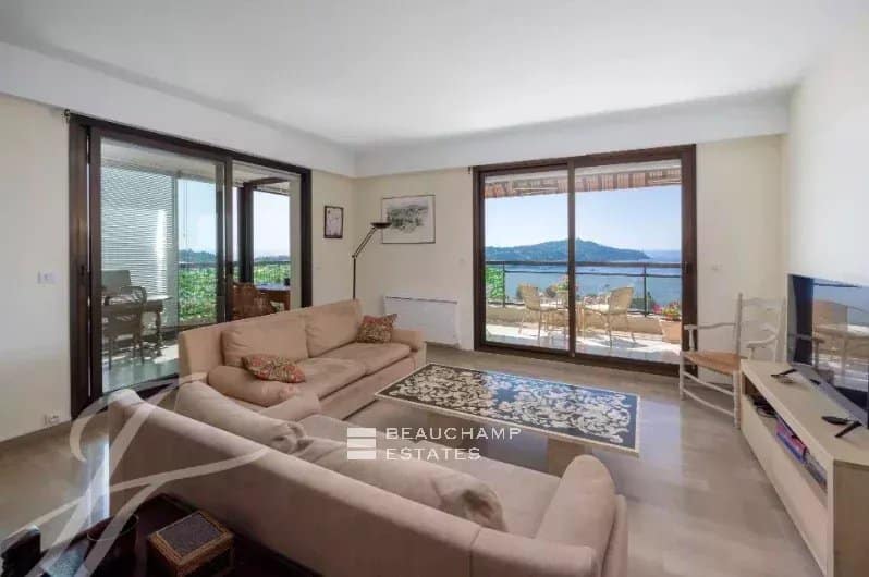 PLEASANT APARTMENT WITH SEA VIEW CLOSE TO TOWN CENTER