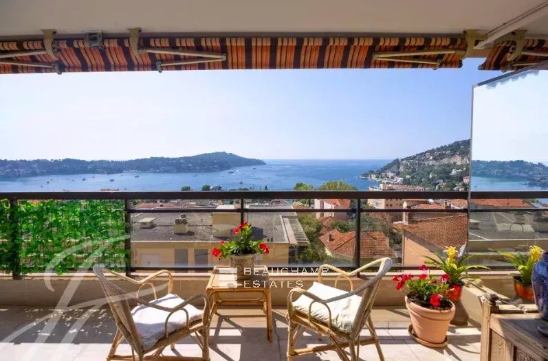 PLEASANT APARTMENT WITH SEA VIEW CLOSE TO TOWN CENTER