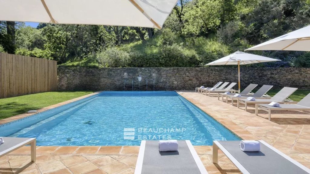 Prestigious Provençal mas just minutes from the Pampelonne beaches and the village of Ramatuelle