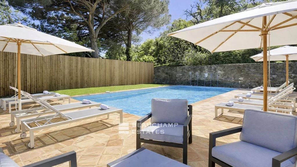 Prestigious Provençal mas just minutes from the Pampelonne beaches and the village of Ramatuelle