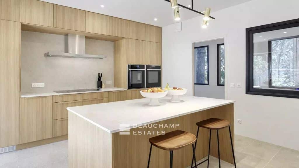 Prestigious Provençal mas just minutes from the Pampelonne beaches and the village of Ramatuelle