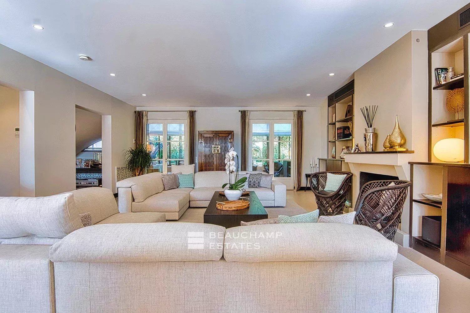 Prestigious Provençal property set within the exclusive domain of Les Parcs de Saint-Tropez Prestigious Provençal property set within the exclusive domain of Les Parcs de Saint-Tropez