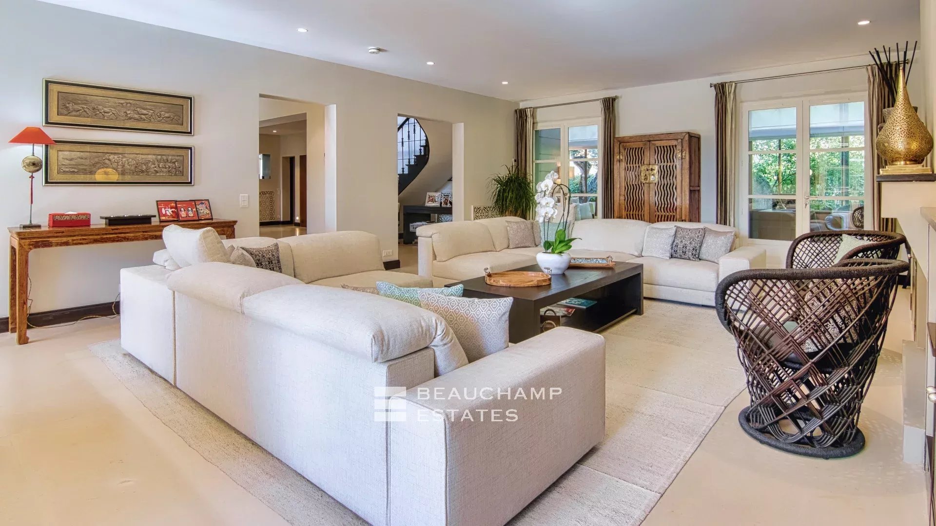 Prestigious Provençal property set within the exclusive domain of Les Parcs de Saint-Tropez Prestigious Provençal property set within the exclusive domain of Les Parcs de Saint-Tropez