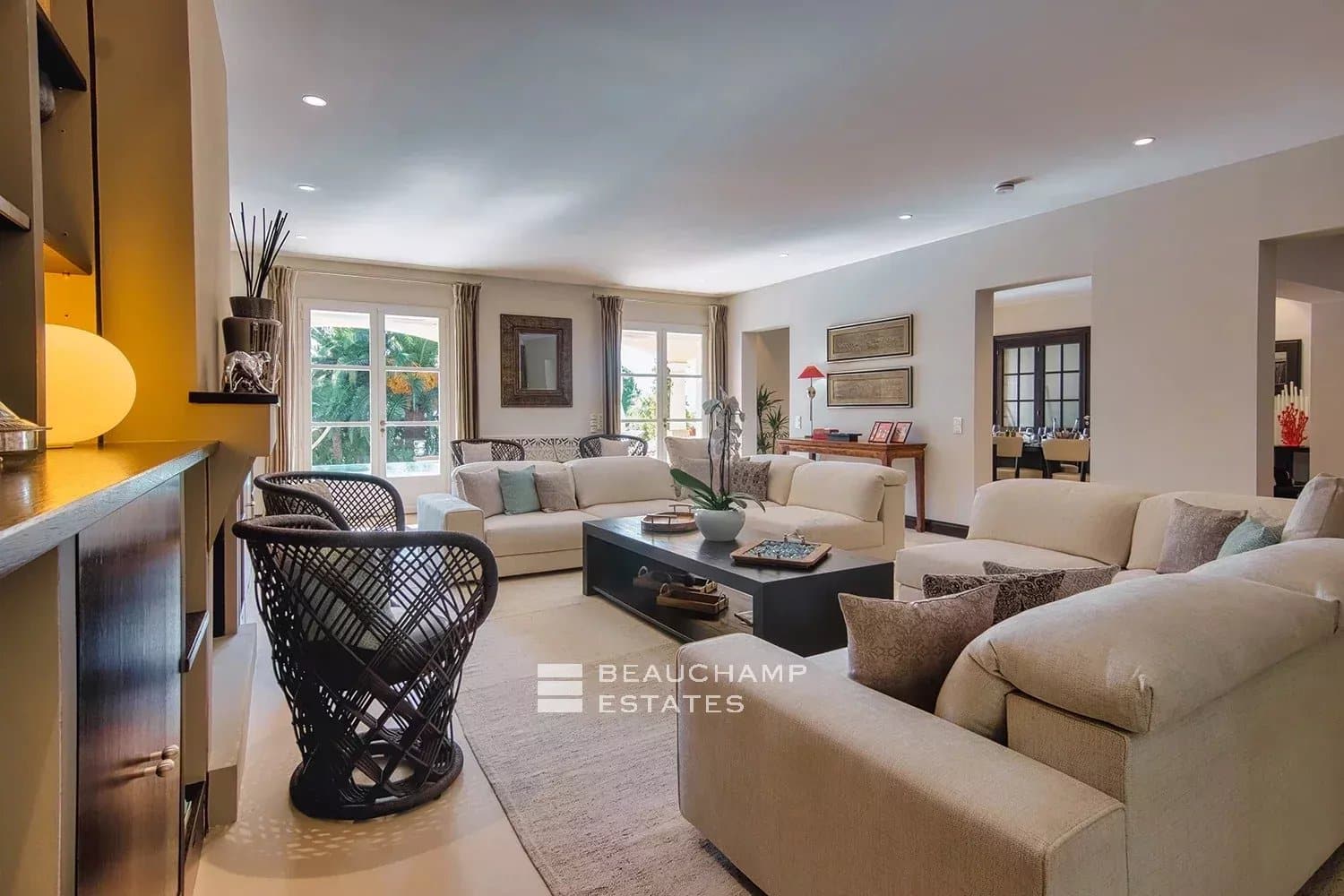 Prestigious Provençal property set within the exclusive domain of Les Parcs de Saint-Tropez Prestigious Provençal property set within the exclusive domain of Les Parcs de Saint-Tropez