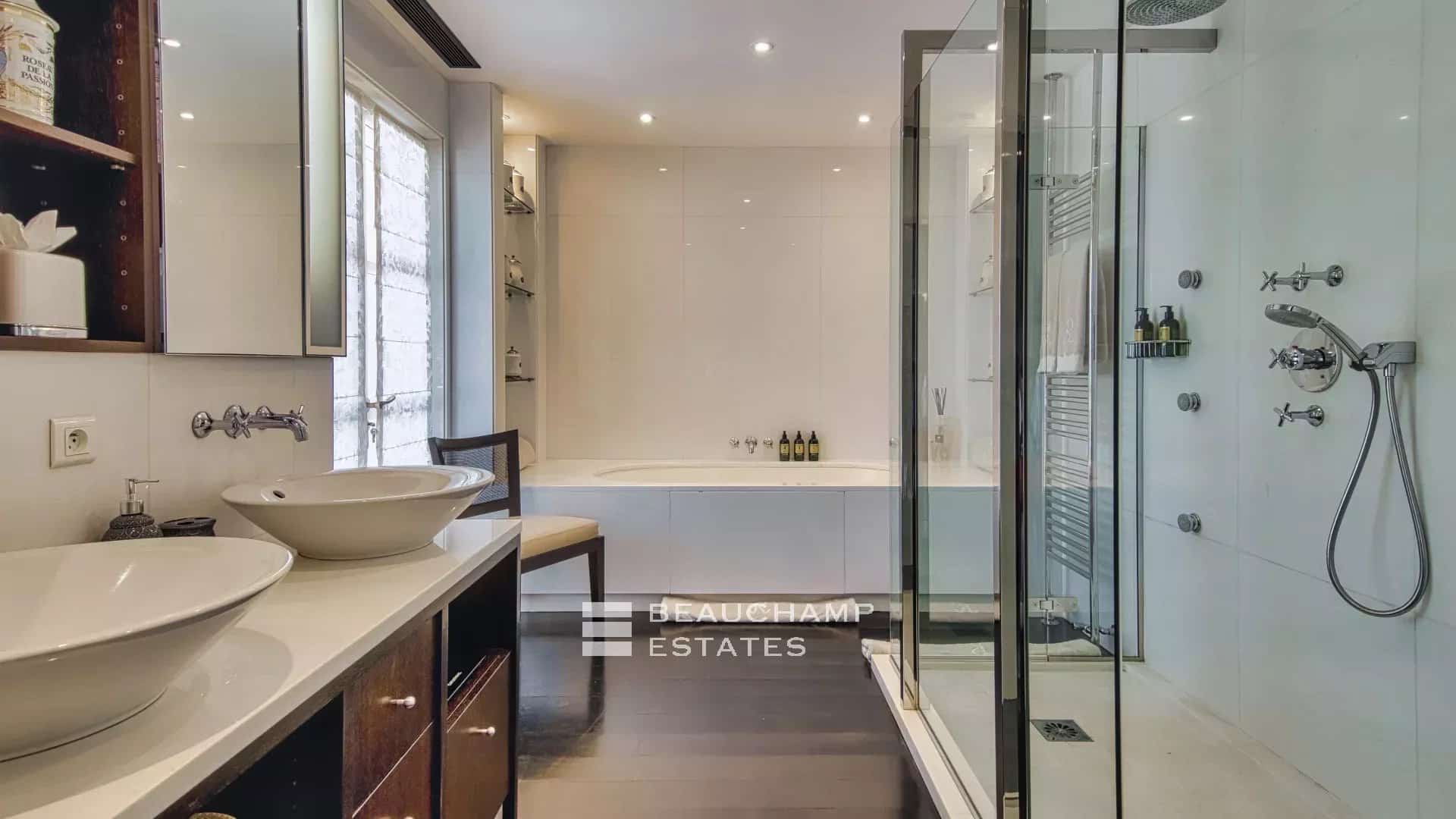 Prestigious Provençal property set within the exclusive domain of Les Parcs de Saint-Tropez Prestigious Provençal property set within the exclusive domain of Les Parcs de Saint-Tropez