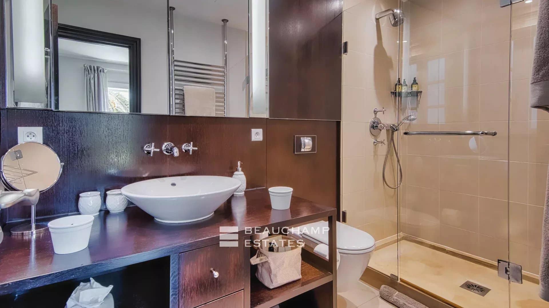 Prestigious Provençal property set within the exclusive domain of Les Parcs de Saint-Tropez Prestigious Provençal property set within the exclusive domain of Les Parcs de Saint-Tropez