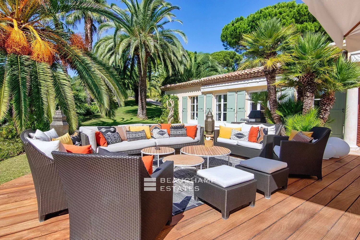 Prestigious Provençal property set within the exclusive domain of Les Parcs de Saint-Tropez Prestigious Provençal property set within the exclusive domain of Les Parcs de Saint-Tropez