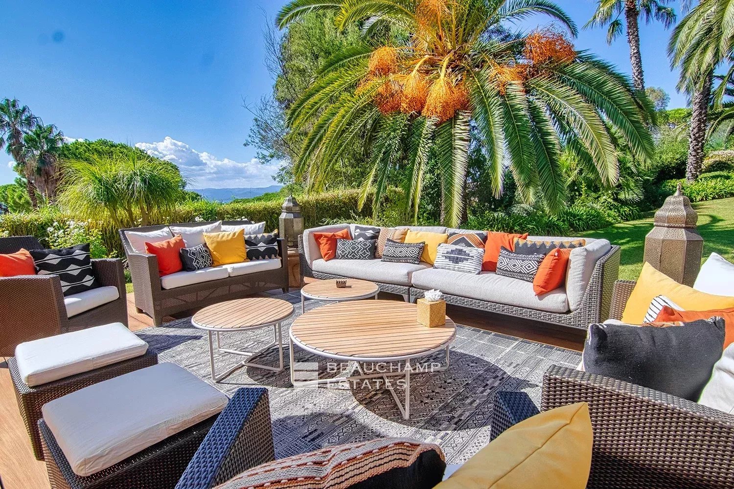 Prestigious Provençal property set within the exclusive domain of Les Parcs de Saint-Tropez Prestigious Provençal property set within the exclusive domain of Les Parcs de Saint-Tropez