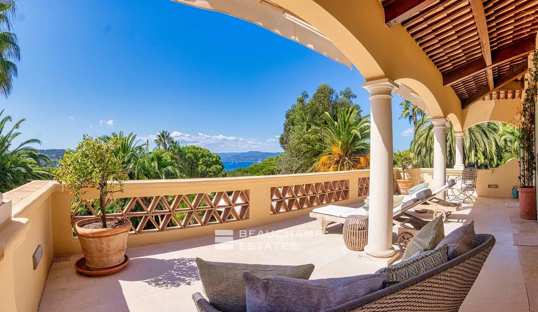 Prestigious Provençal property set within the exclusive domain of Les Parcs de Saint-Tropez Prestigious Provençal property set within the exclusive domain of Les Parcs de Saint-Tropez