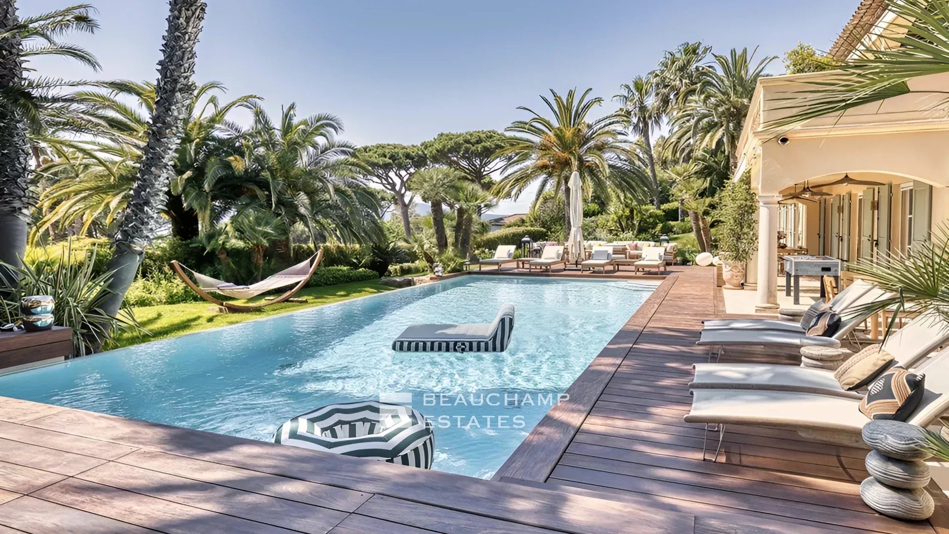 Prestigious Provençal property set within the exclusive domain of Les Parcs de Saint-Tropez Prestigious Provençal property set within the exclusive domain of Les Parcs de Saint-Tropez