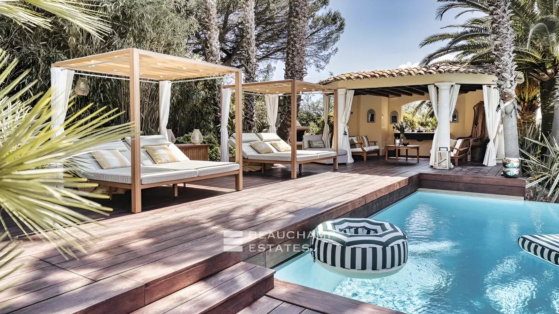 Prestigious Provençal property set within the exclusive domain of Les Parcs de Saint-Tropez Prestigious Provençal property set within the exclusive domain of Les Parcs de Saint-Tropez