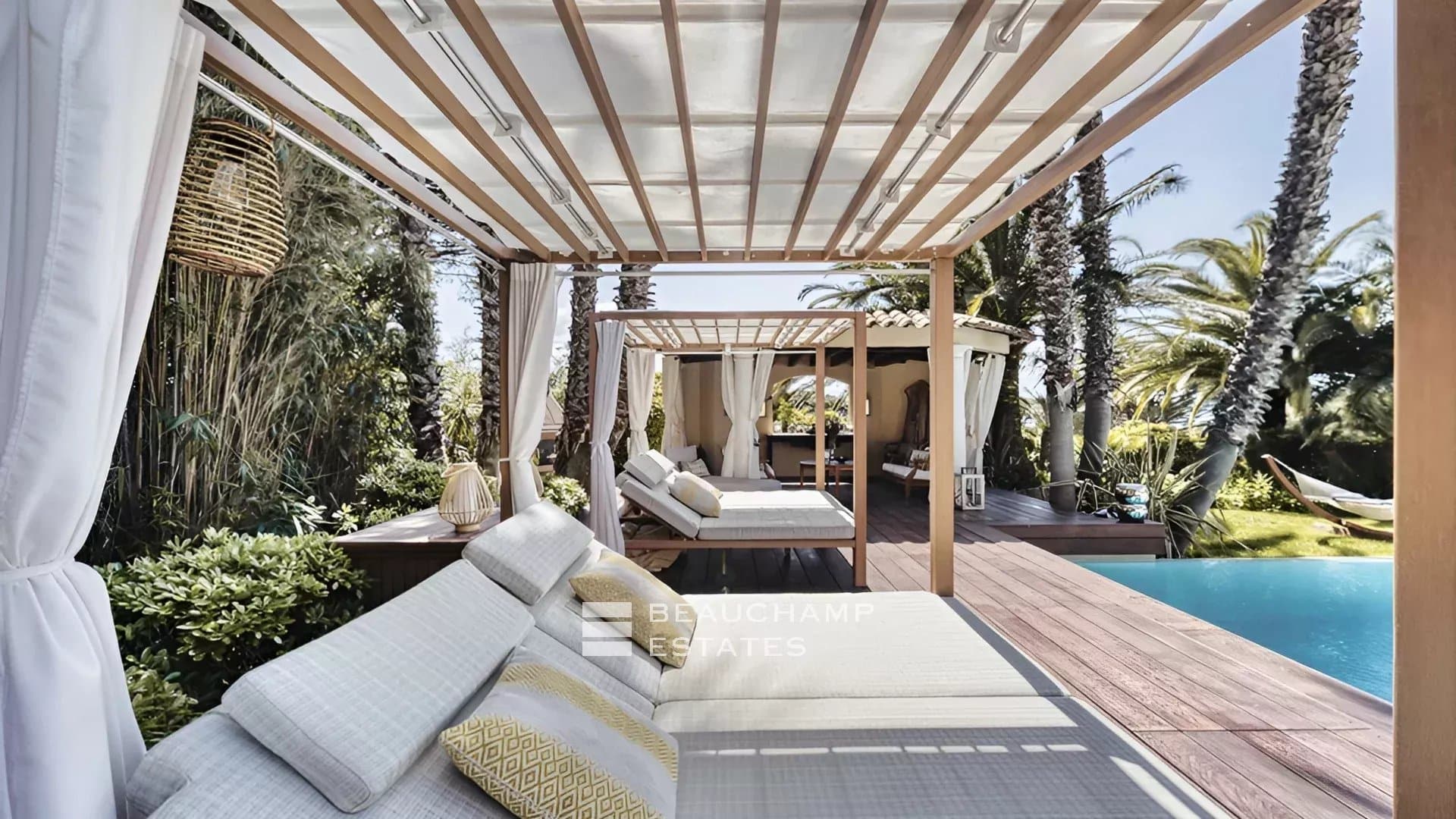 Prestigious Provençal property set within the exclusive domain of Les Parcs de Saint-Tropez Prestigious Provençal property set within the exclusive domain of Les Parcs de Saint-Tropez