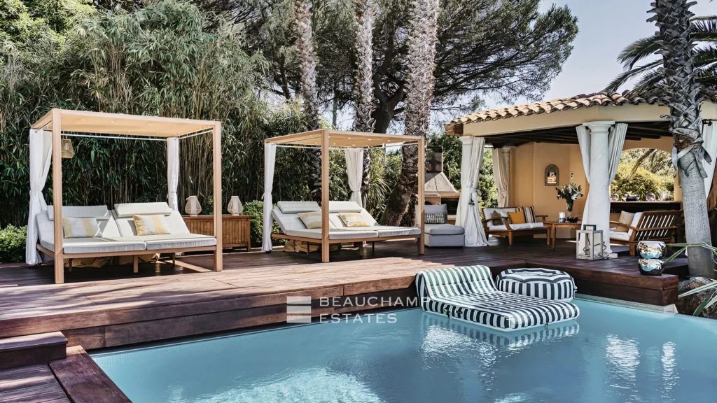 Prestigious Provençal property set within the exclusive domain of Les Parcs de Saint-Tropez