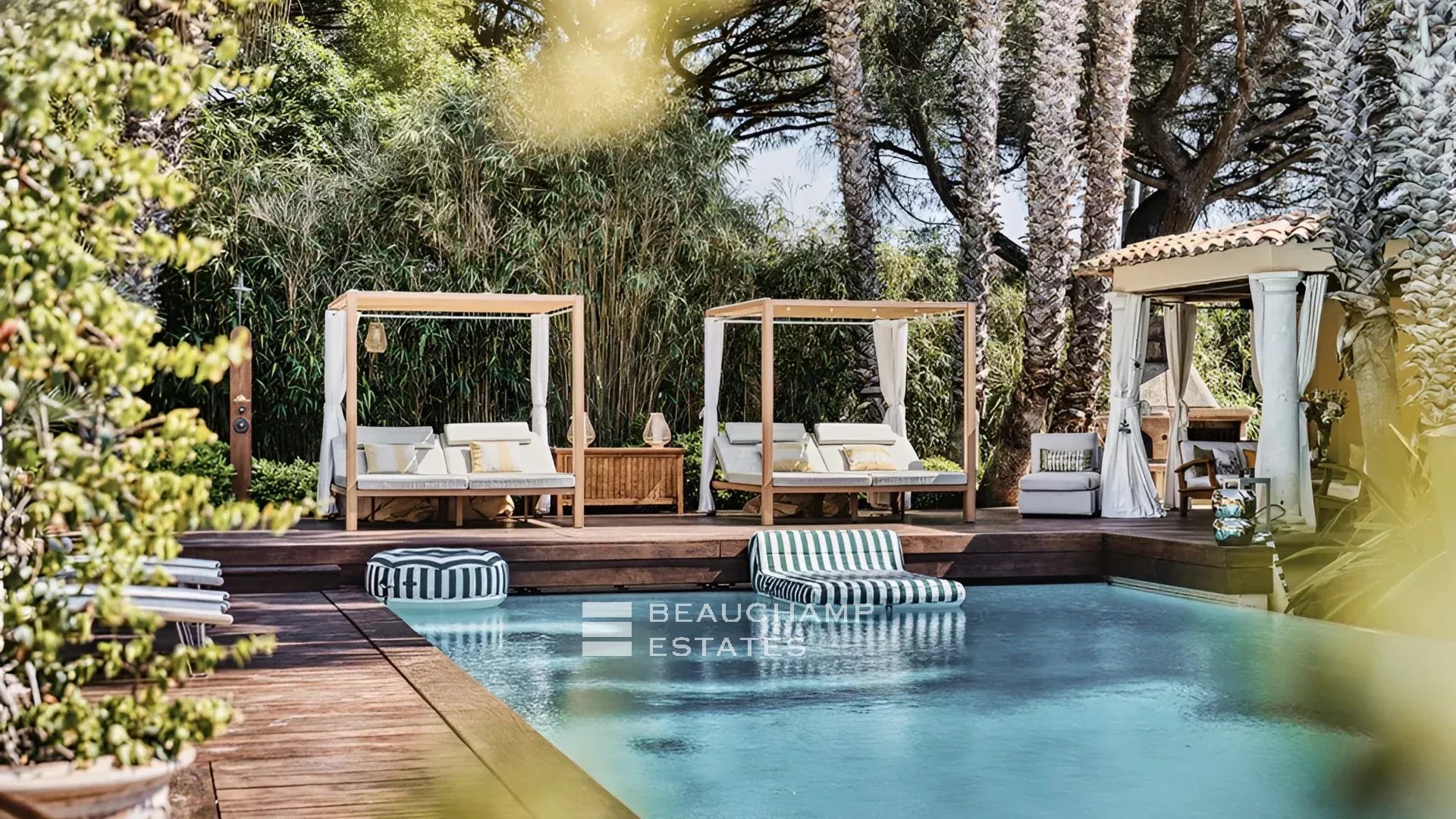 Prestigious Provençal property set within the exclusive domain of Les Parcs de Saint-Tropez Prestigious Provençal property set within the exclusive domain of Les Parcs de Saint-Tropez