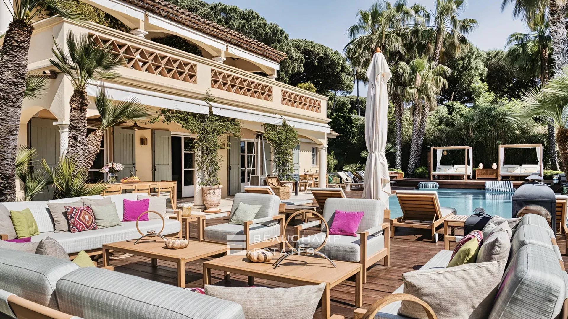 Prestigious Provençal property set within the exclusive domain of Les Parcs de Saint-Tropez Prestigious Provençal property set within the exclusive domain of Les Parcs de Saint-Tropez