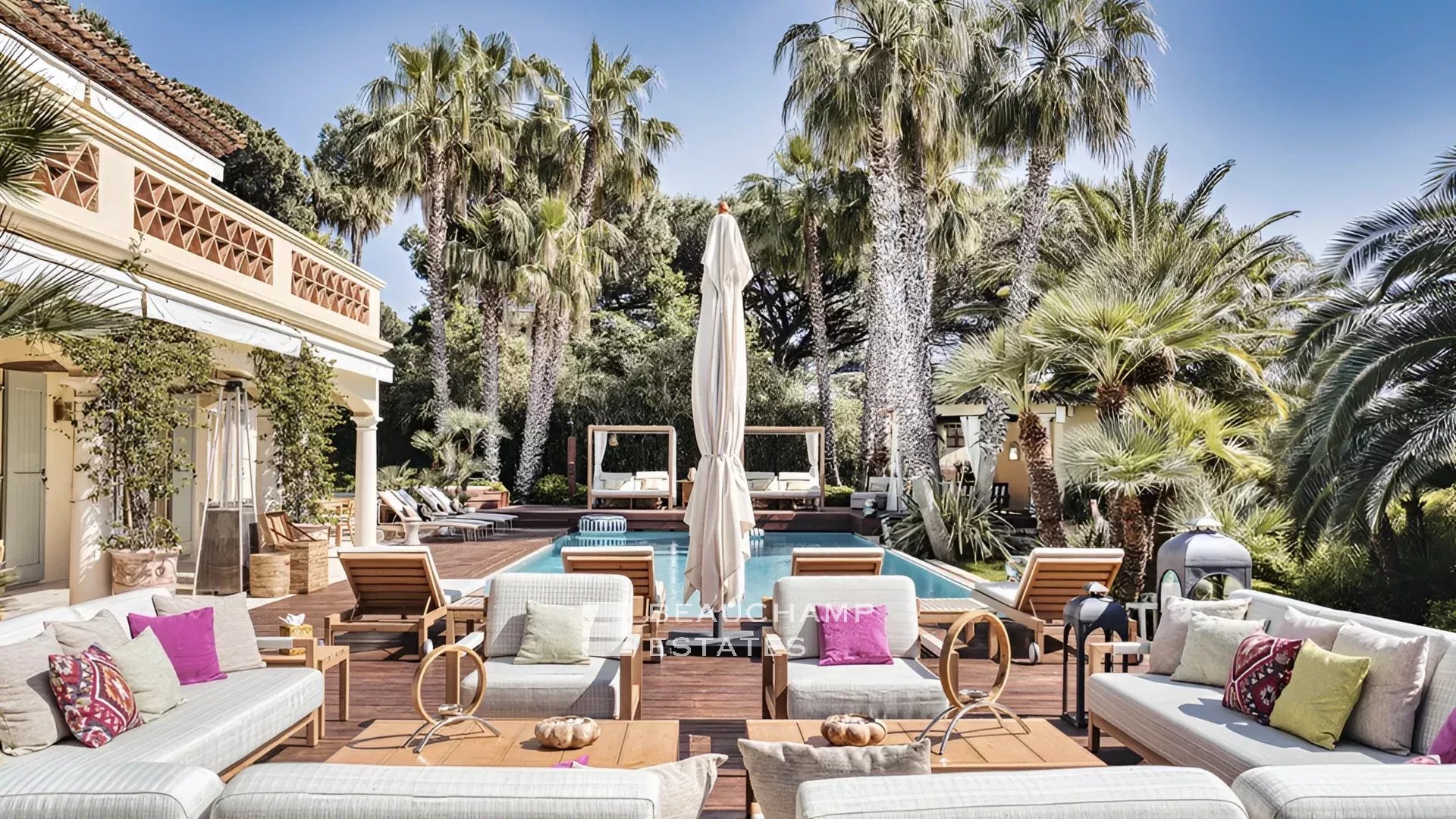 Prestigious Provençal property set within the exclusive domain of Les Parcs de Saint-Tropez Prestigious Provençal property set within the exclusive domain of Les Parcs de Saint-Tropez