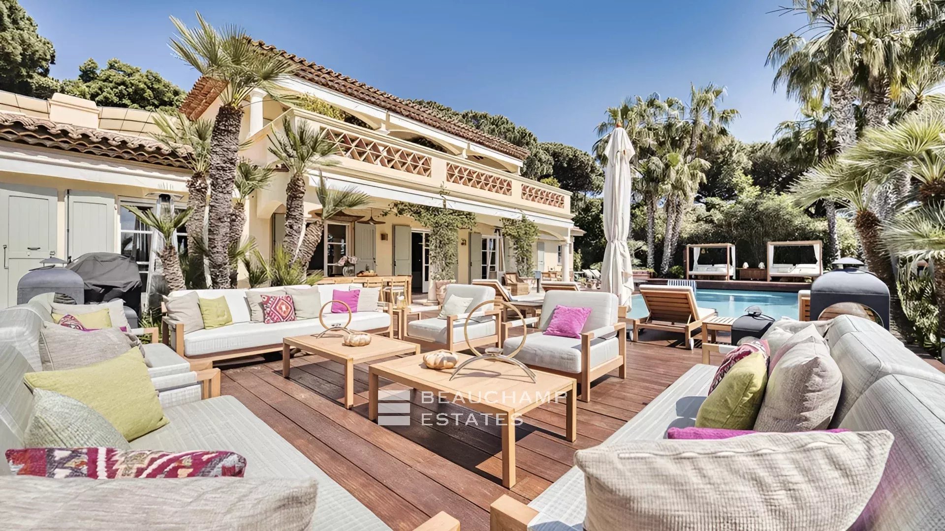 Prestigious Provençal property set within the exclusive domain of Les Parcs de Saint-Tropez Prestigious Provençal property set within the exclusive domain of Les Parcs de Saint-Tropez