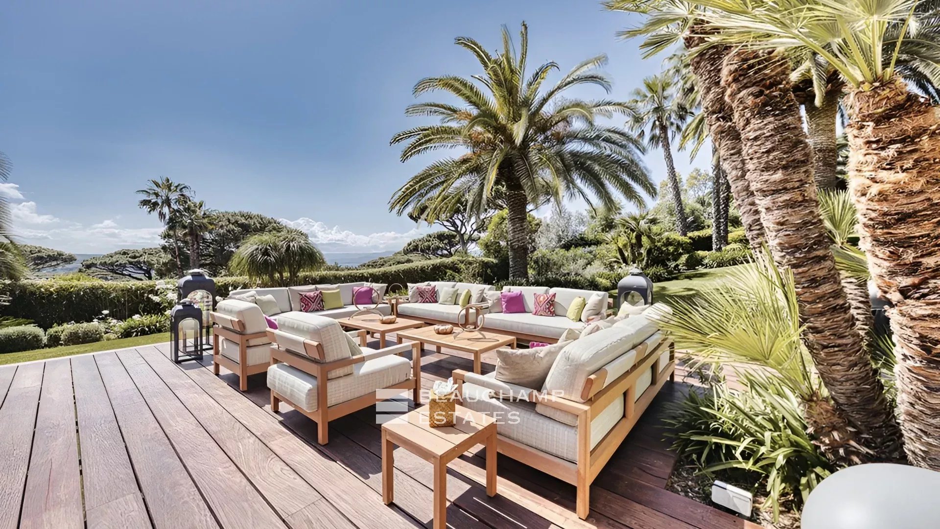 Prestigious Provençal property set within the exclusive domain of Les Parcs de Saint-Tropez Prestigious Provençal property set within the exclusive domain of Les Parcs de Saint-Tropez