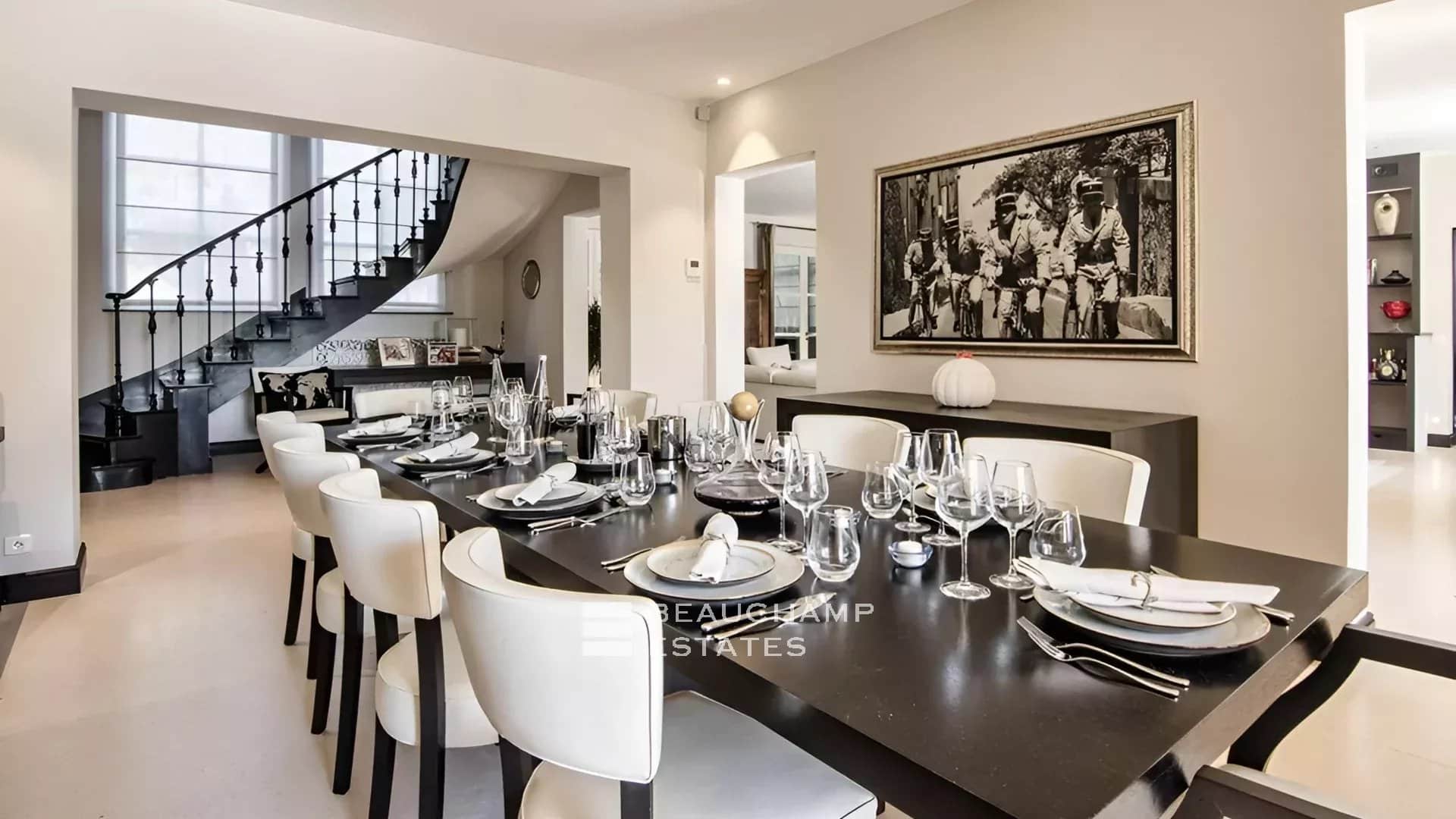 Prestigious Provençal property set within the exclusive domain of Les Parcs de Saint-Tropez Prestigious Provençal property set within the exclusive domain of Les Parcs de Saint-Tropez