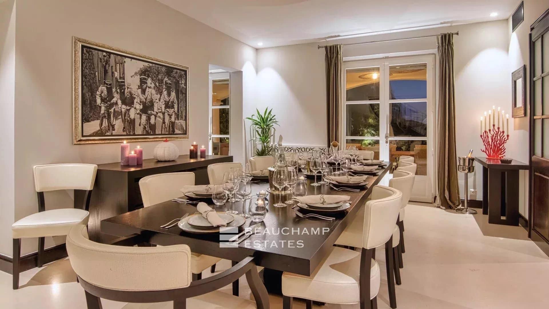 Prestigious Provençal property set within the exclusive domain of Les Parcs de Saint-Tropez Prestigious Provençal property set within the exclusive domain of Les Parcs de Saint-Tropez