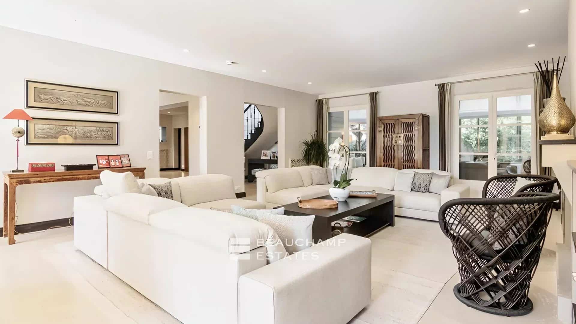 Prestigious Provençal property set within the exclusive domain of Les Parcs de Saint-Tropez Prestigious Provençal property set within the exclusive domain of Les Parcs de Saint-Tropez