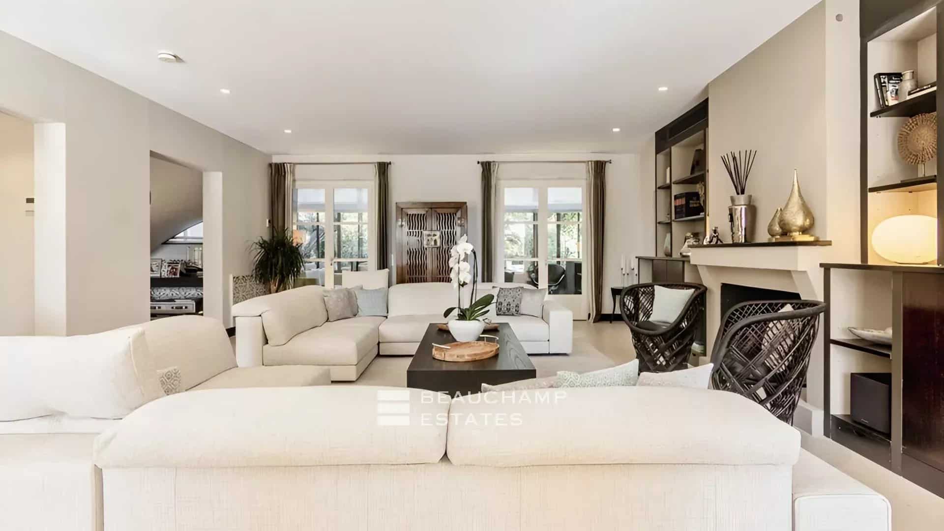 Prestigious Provençal property set within the exclusive domain of Les Parcs de Saint-Tropez Prestigious Provençal property set within the exclusive domain of Les Parcs de Saint-Tropez