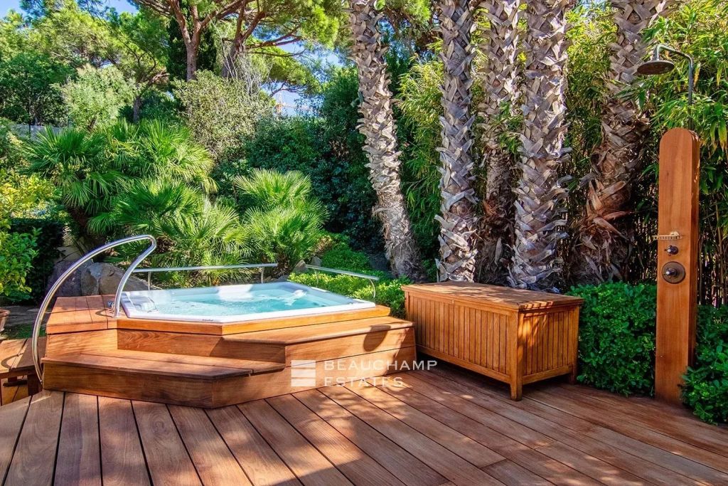 Prestigious Provençal property set within the exclusive domain of Les Parcs de Saint-Tropez