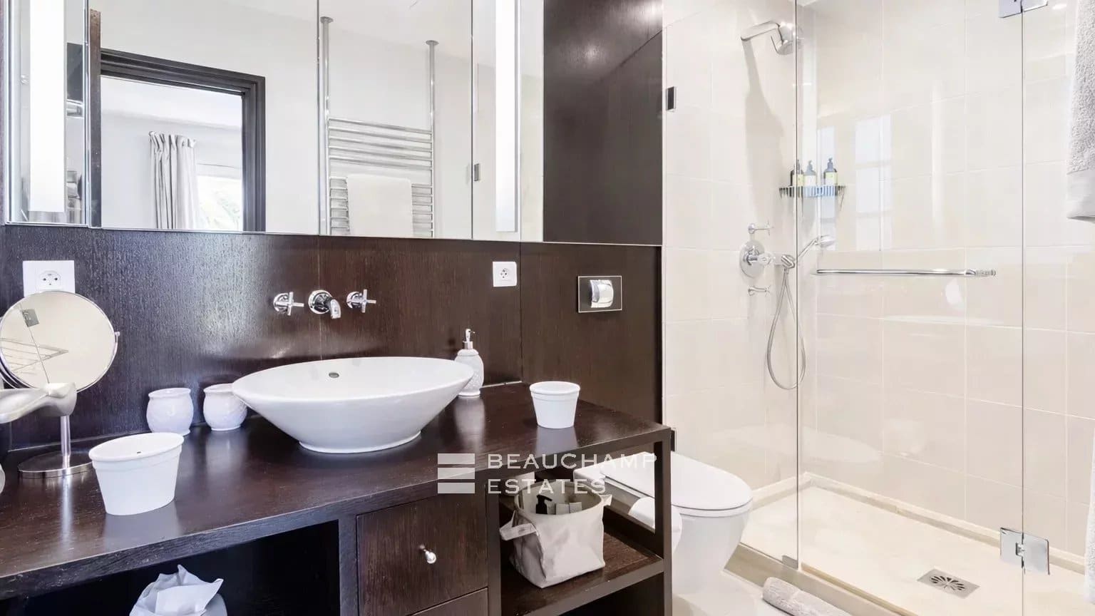 Prestigious Provençal property set within the exclusive domain of Les Parcs de Saint-Tropez Prestigious Provençal property set within the exclusive domain of Les Parcs de Saint-Tropez