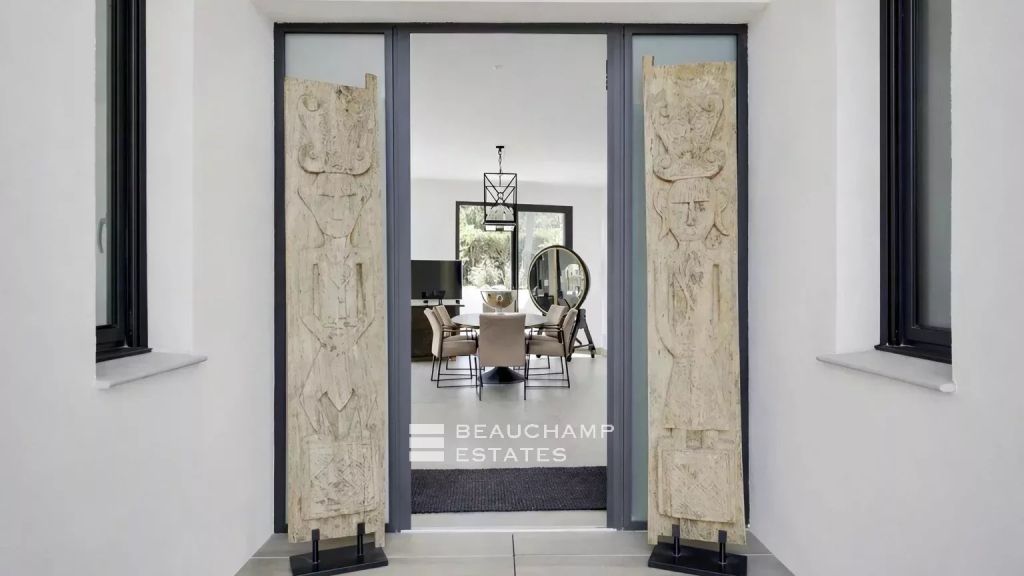 Pretty villa near the beach of Les Salins, in a private and secured domain