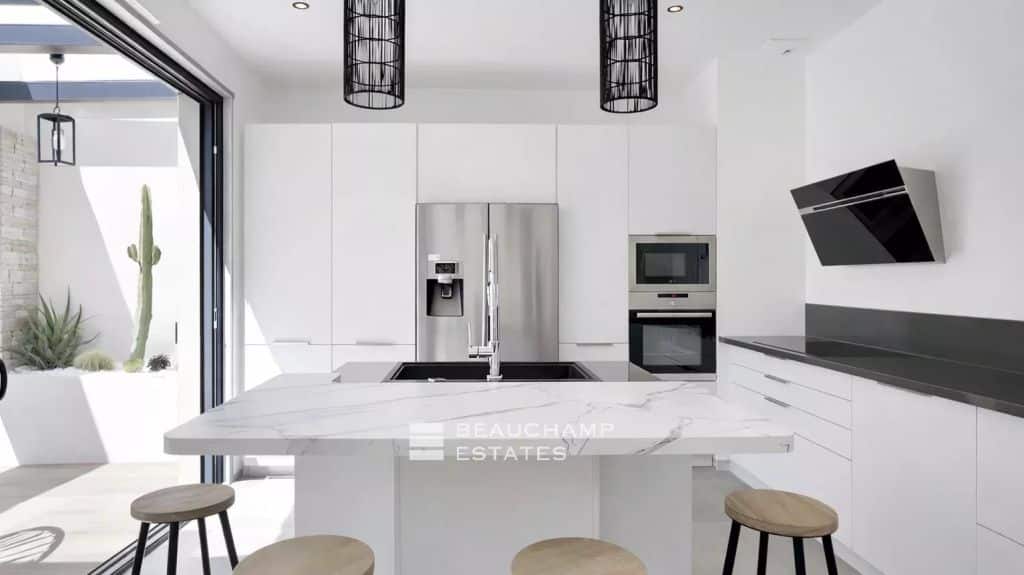 Pretty villa near the beach of Les Salins, in a private and secured domain