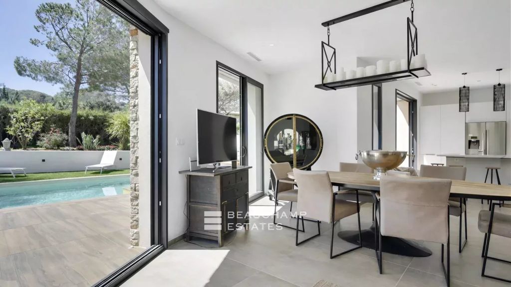 Pretty villa near the beach of Les Salins, in a private and secured domain