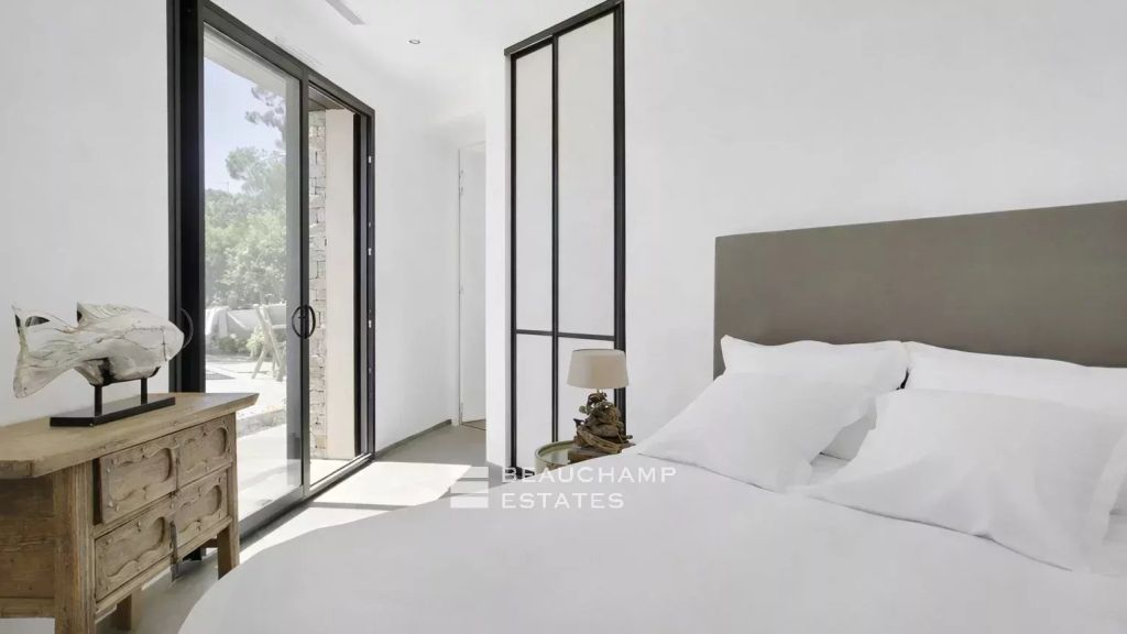 Pretty villa near the beach of Les Salins, in a private and secured domain