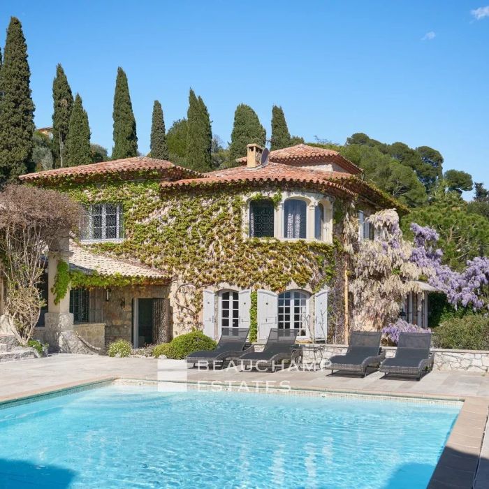 Bastide en pierre avec vue mer panoramique dans un domaine fermé