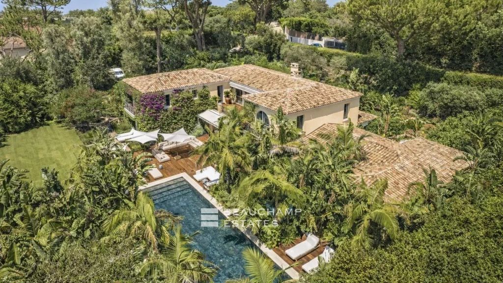 Provençal luxury property in the heart of the famous domain of les Parcs of Saint-Tropez