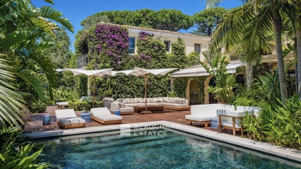 Provençal luxury property in the heart of the famous domain of les Parcs of Saint-Tropez
