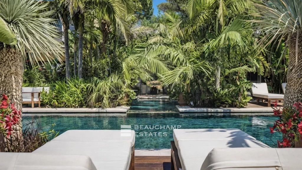 Provençal luxury property in the heart of the famous domain of les Parcs of Saint-Tropez