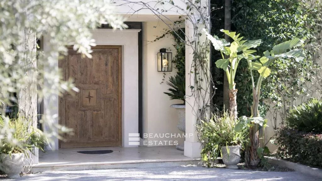 Provençal luxury property in the heart of the famous domain of les Parcs of Saint-Tropez