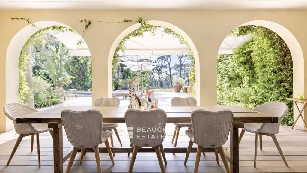 Provençal luxury property in the heart of the famous domain of les Parcs of Saint-Tropez