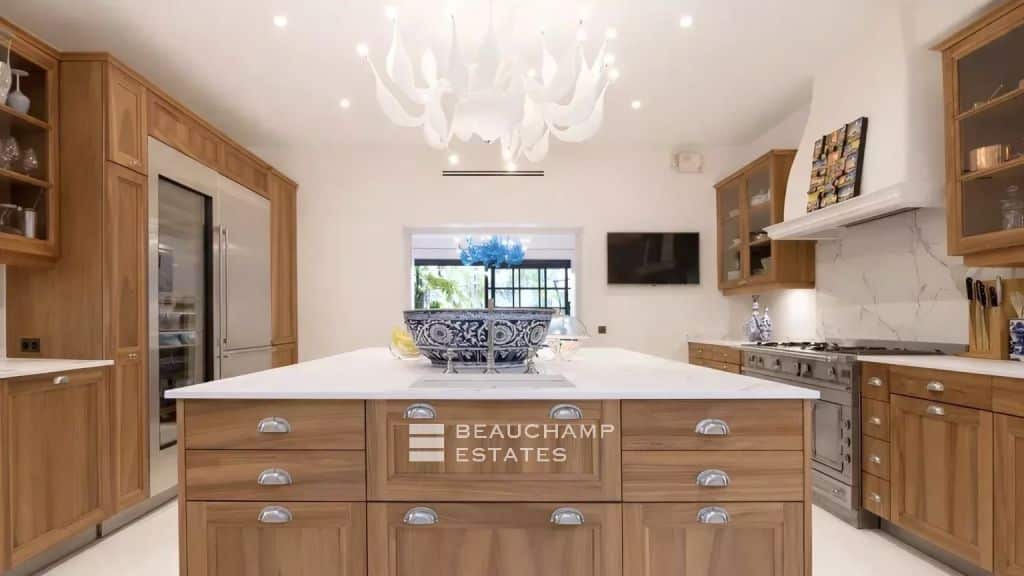 Provençal luxury property in the heart of the famous domain of les Parcs of Saint-Tropez