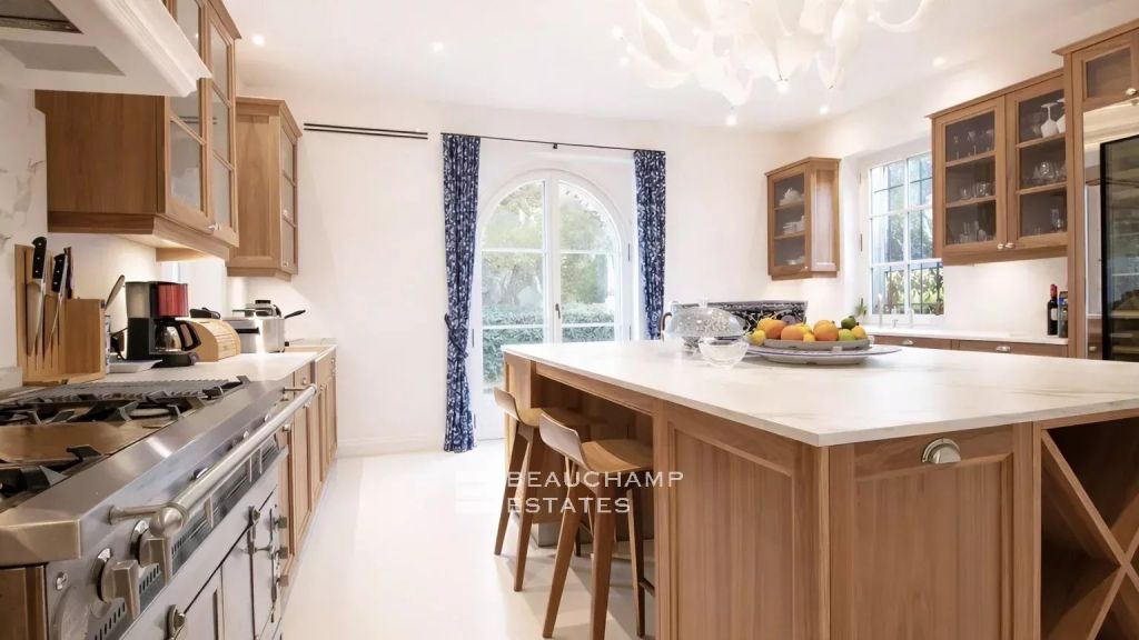 Provençal luxury property in the heart of the famous domain of les Parcs of Saint-Tropez