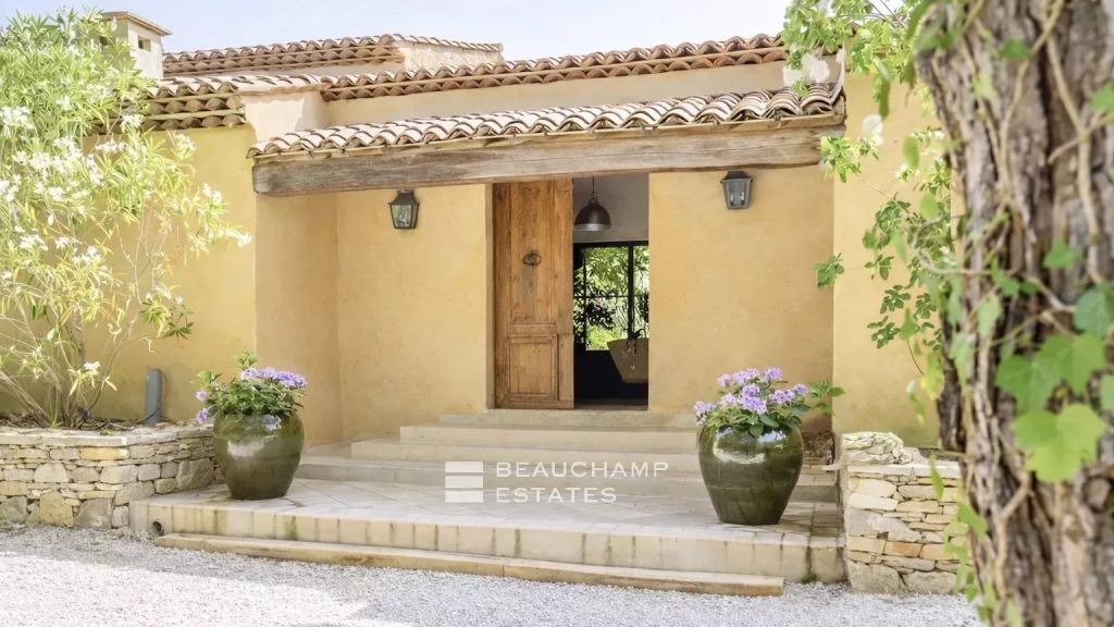 Provençal property in l’Escalet, close to the beaches of Pampelonne