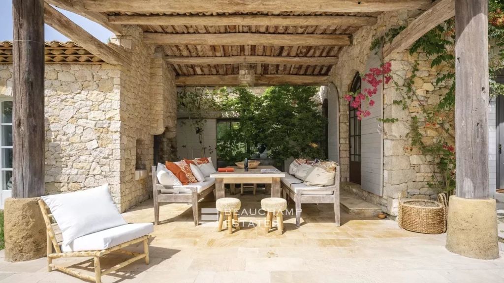 Provençal property in l’Escalet, close to the beaches of Pampelonne