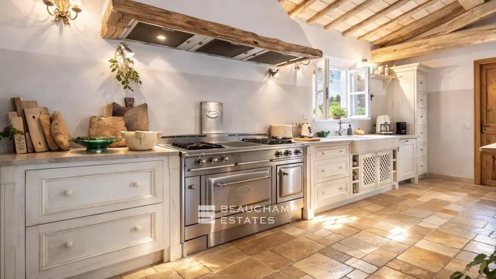 Provençal property in l’Escalet, close to the beaches of Pampelonne