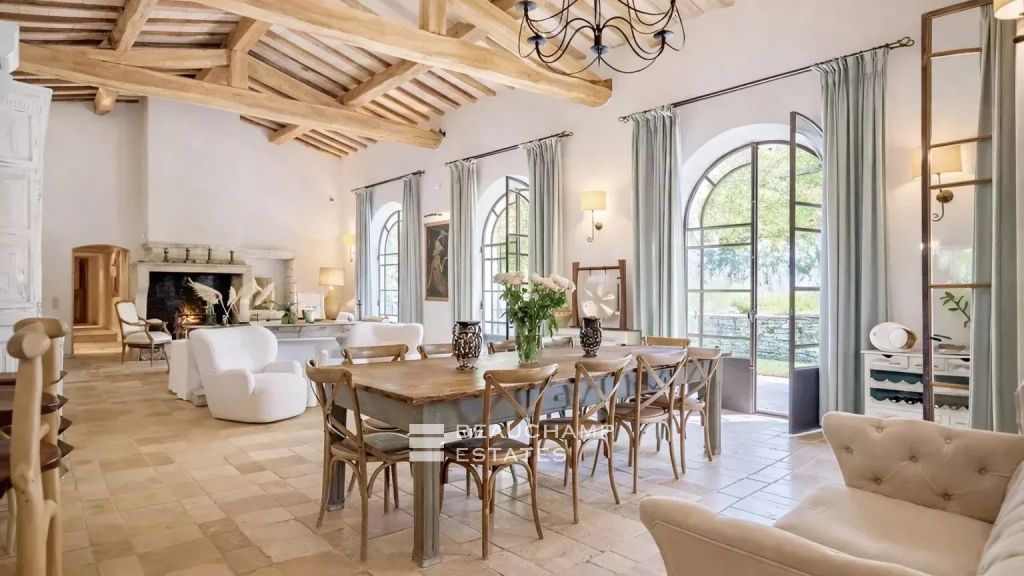 Provençal property in l’Escalet, close to the beaches of Pampelonne