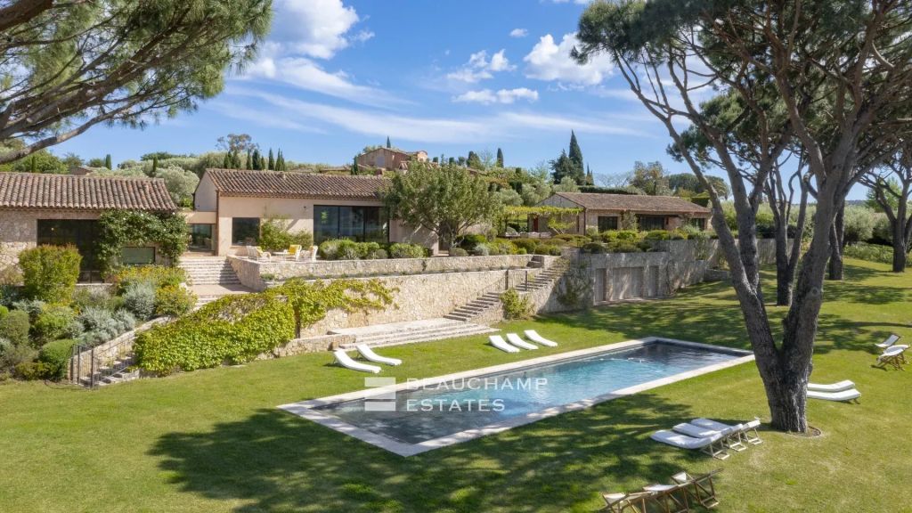 Provençal property with sea view walking distance to the center of Saint-Tropez