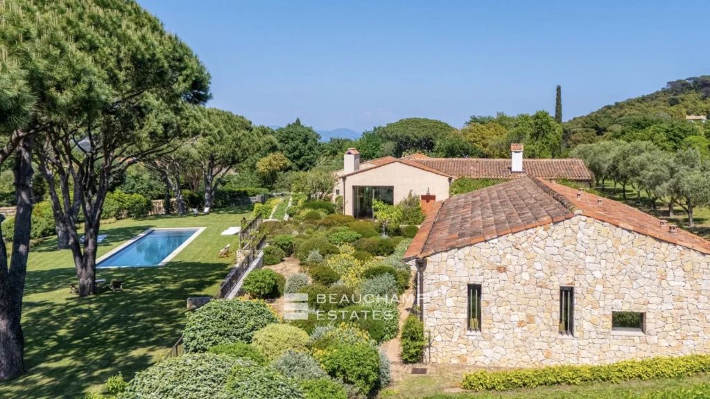 Provençal property with sea view walking distance to the center of Saint-Tropez