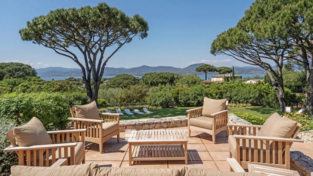 Provençal property with sea view walking distance to the center of Saint-Tropez