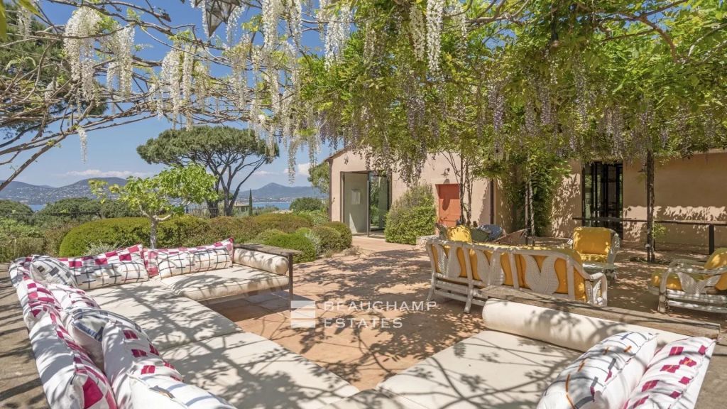 Provençal property with sea view walking distance to the center of Saint-Tropez