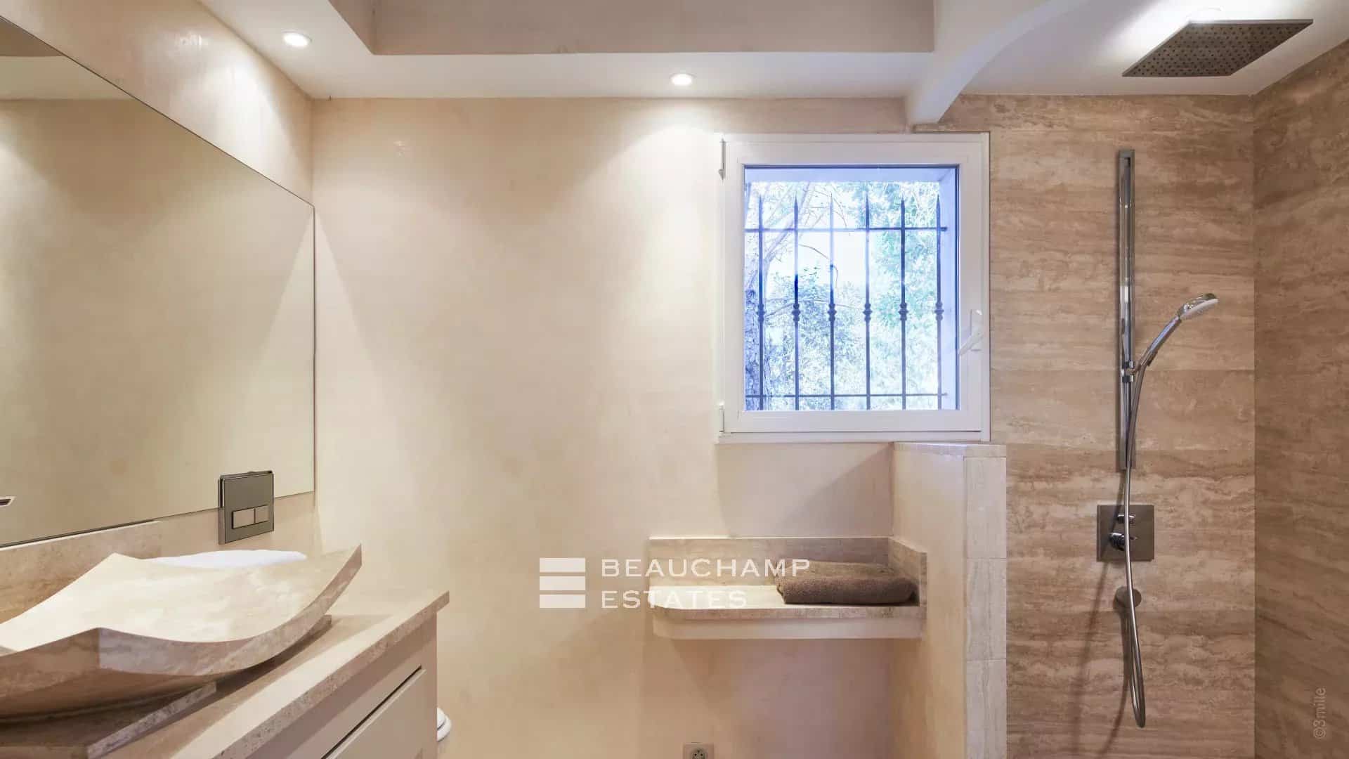 Provençal-style villa in the hinterland of Saint-Tropez Provençal-style villa in the hinterland of Saint-Tropez